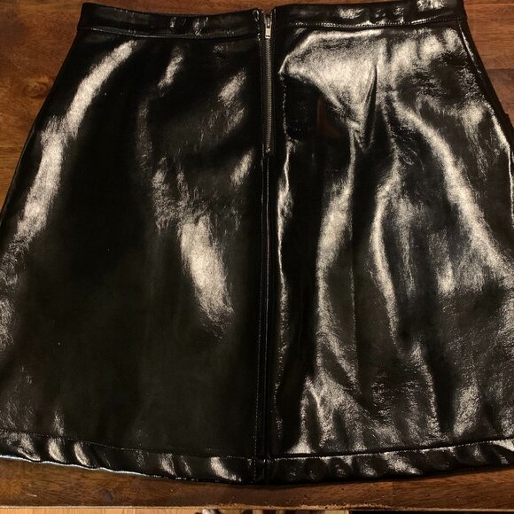 Black Shiny Mini Skirt XXL 16-18 - Picture 2 of 2